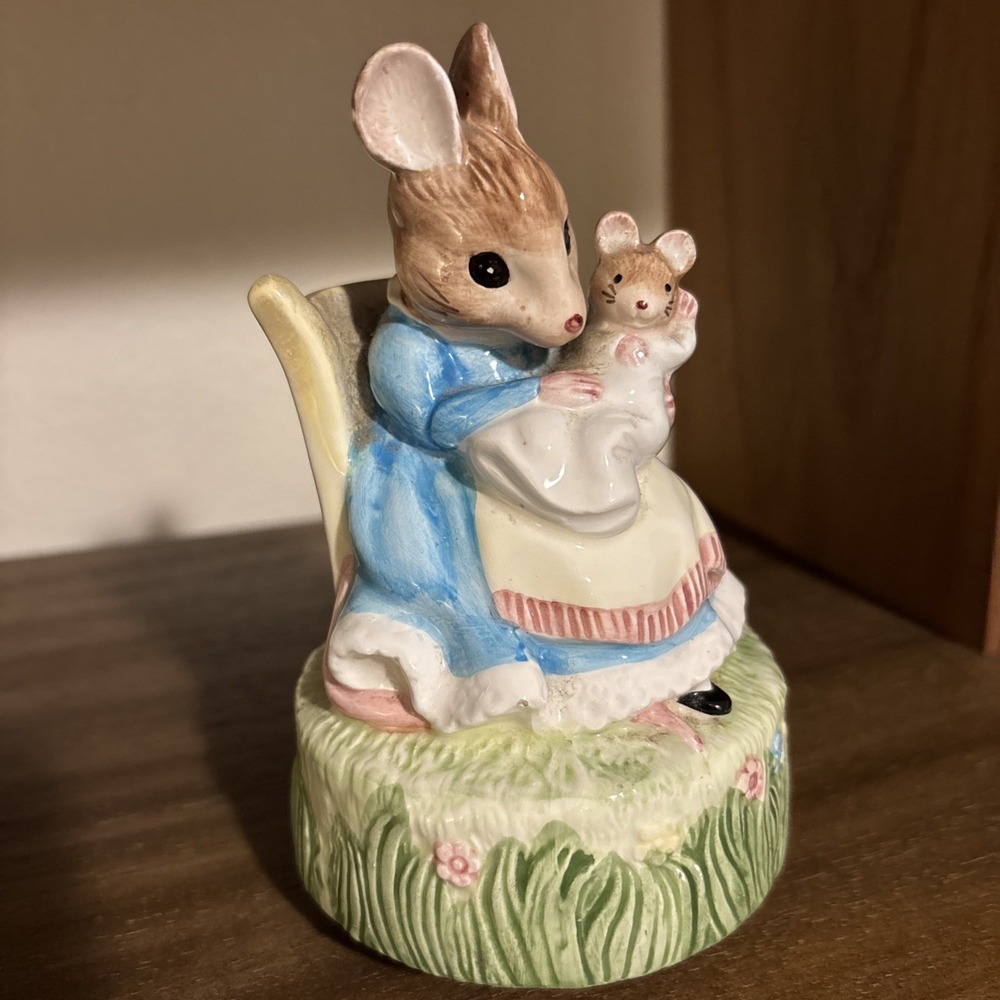 Hunca Munca from "The Tale of Two Bad Mice" Beatrix Potter Music Figurine 1988 - Picture 8 of 8